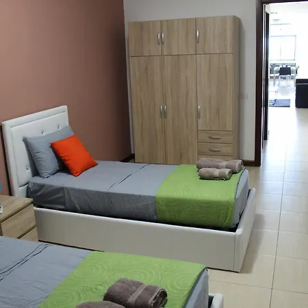 Medmalta Apartment Daniel Court アパート グジラ